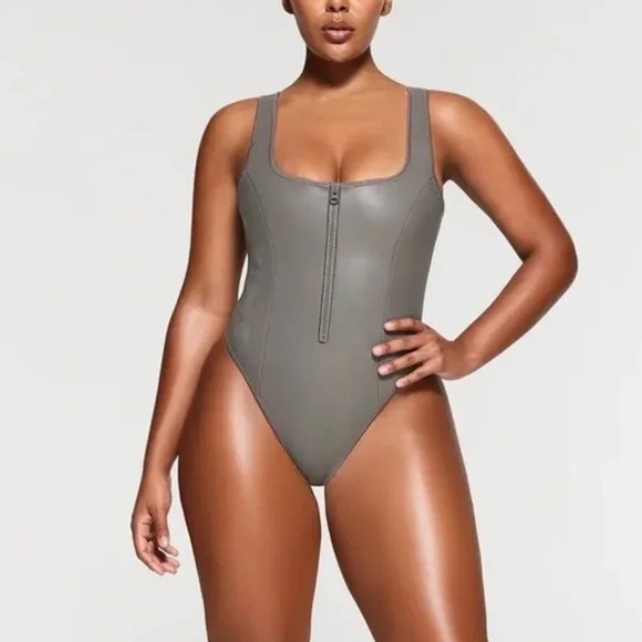 SKIMS Other - SKIMS RUBBERIZED SCUBA SWIM SCOOP NECK ONE PIECE in Grey Chalk